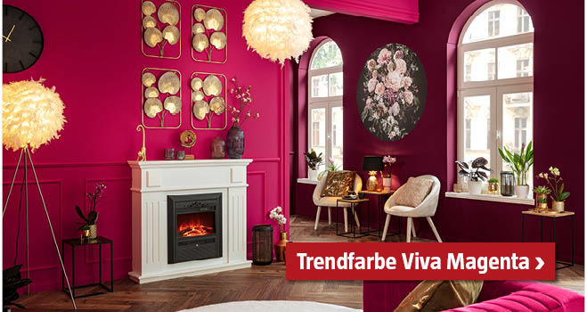 Wohnraum mit elektrischer Feuerstelle in der Trendfarbe Viva Magenta