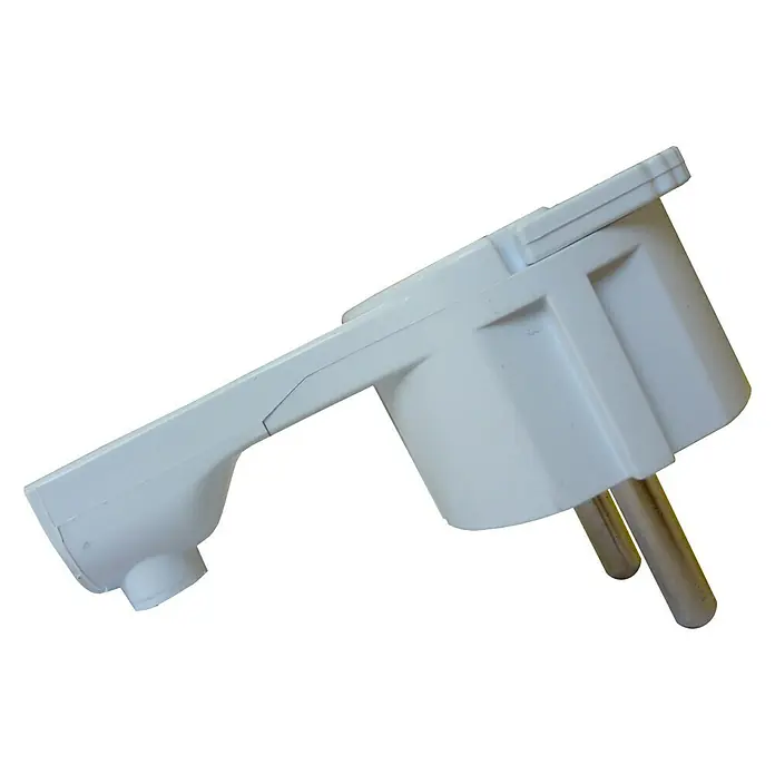 Electraline Clavija plana 2 P+TT - Blanco - Un adaptador de enchufe Schuko blanco para usar con enchufes de corriente, diseñado para conectar varios dispositivos en el hogar.