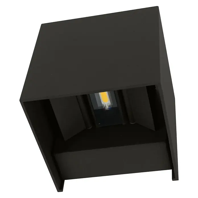 E2 elektro LED-Außenwandleuchte Qube - 7 W, 10 x 10 x 10 cm, Anthrazit, IP65 - Nahaufnahme einer schwarzen Wandleuchte mit LED-Beleuchtung, die ein modernes und funktionales Design zeigt.