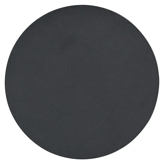 E2 elektro LED-Außenwandleuchte Mago - 11 W, 15 x 15 x 4 cm, Anthrazit, IP54 - Nahaufnahme einer runden, mattschwarzen Scheibe, ideal für minimalistische Designs und moderne Ästhetik.
