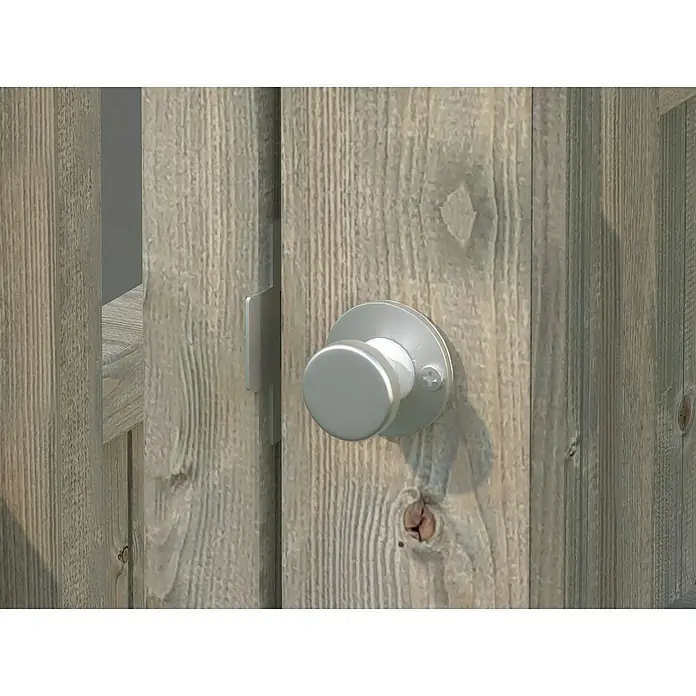Palmako Caseta de jardín Emilia - Medidas ext. (An x Pr): 240 x 187 cm, Madera, Gris - Primer plano de un pomo de puerta plateado en una puerta de madera, destacando el detalle y la textura.