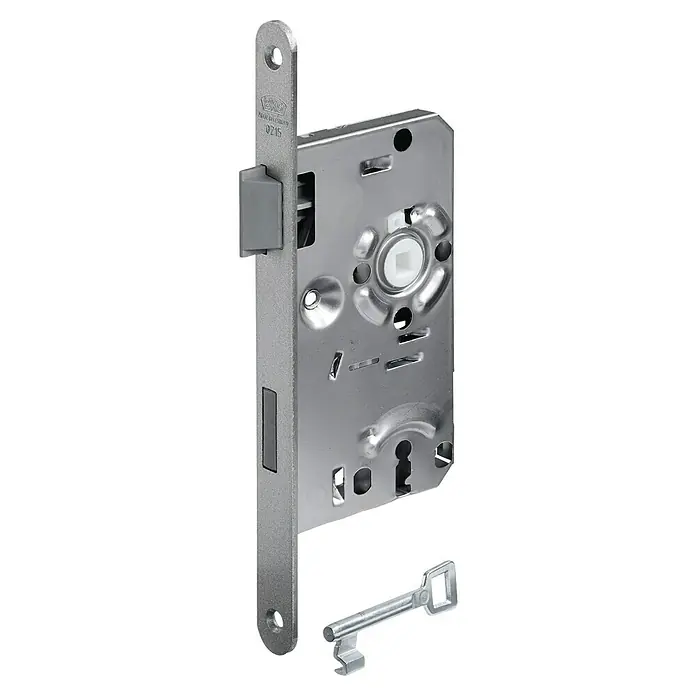 Bks Einsteckschloss 00215 - Links, Dornmaß: 55 mm, Distanznorm: 72 mm, Stulpbreite: 20 mm - Abbildung eines Türschlosses mit einem Schlüssel. Das Schloss ist aus Metall und hat eine silberne Farbe.