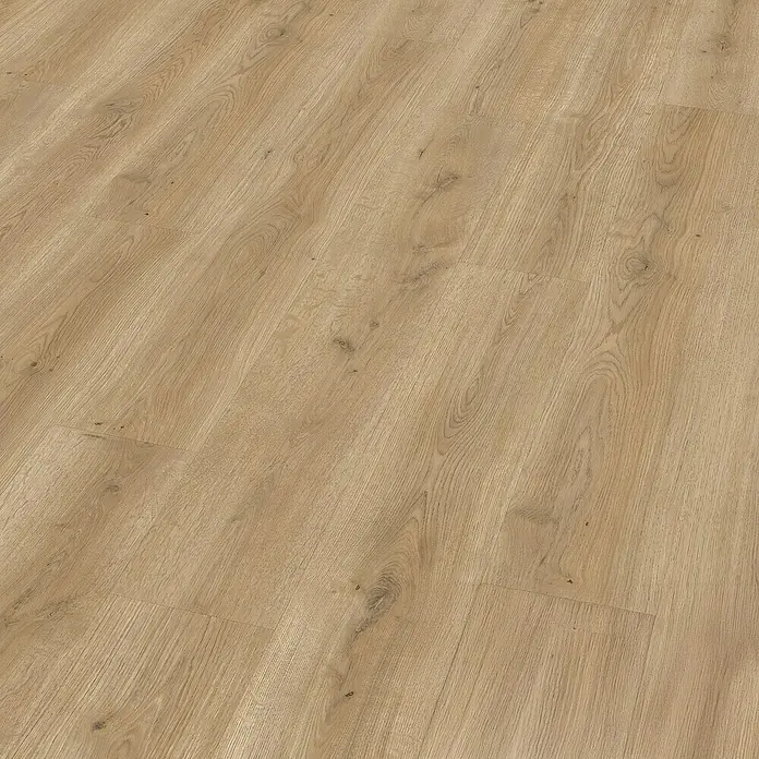 Egger Laminat Aquadura+ - Messina Eiche natur, Landhausdiele, 1.292 x 193 x 7,5 mm - Nahaufnahme von hellem Holzlaminatboden, der eine warme und natürliche Atmosphäre ausstrahlt. Die Maserung ist gut sichtbar.