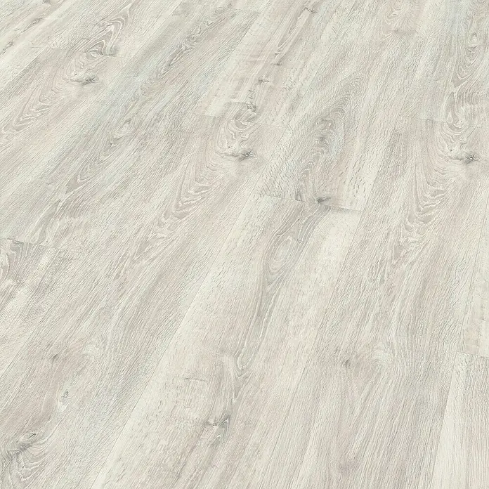 Egger Laminat Aquadura+ - Waltham Eiche weiss, Landhausdiele, 1.292 x 246 x 7,5 mm - Nahaufnahme eines hellen Laminatbodens mit Holzmaserung. Ideal für moderne Wohnräume mit natürlichem Flair.