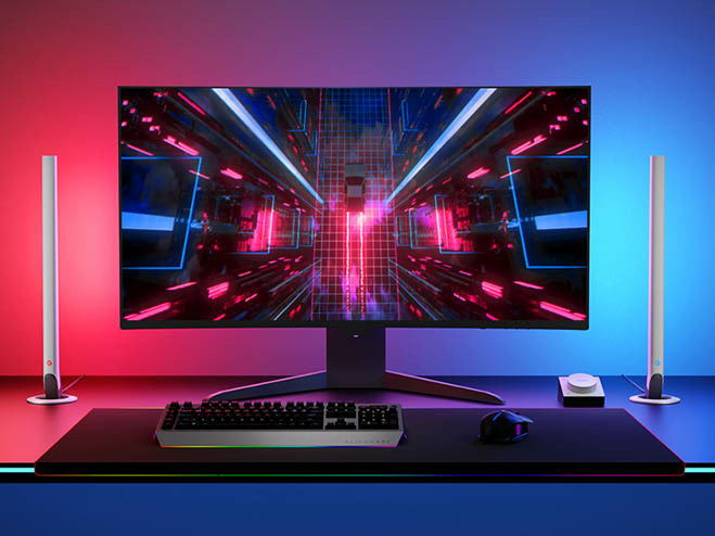 2 schmale Tischleuchten jeweils neben dem Monitor, eine in rot, die andere in blau