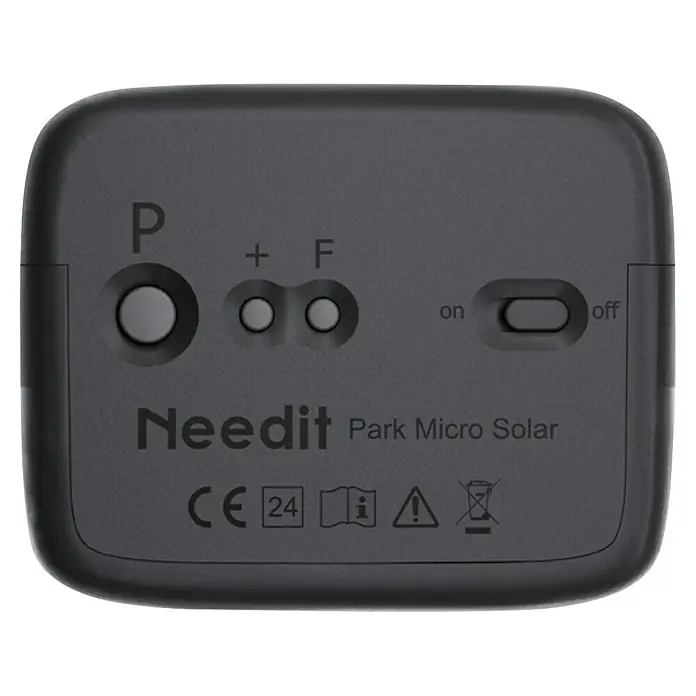 Needit Elektrische Parkscheibe Park Micro Solar - Schwarz, Solarbetrieben - Rückansicht eines Needit Park Micro Solar Geräts, das Bedienelemente wie einen Ein-/Ausschalter und Tasten zeigt.