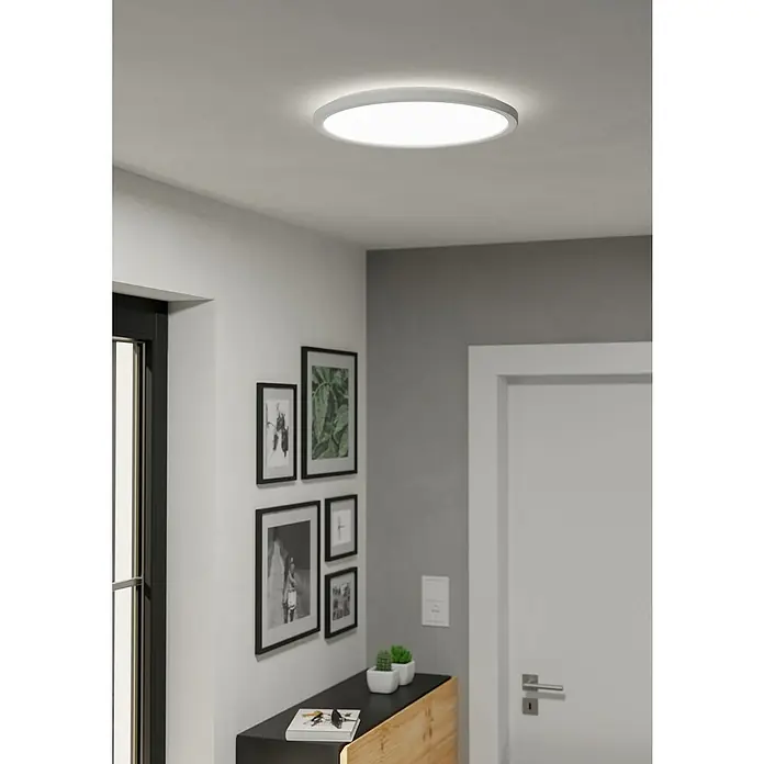 Eglo LED-Deckenleuchte rund Rovito-R - 18,5 W, Ø x H: 38,9 x 3 cm, Weiß, Tageslichtweiß - Ein stilvolles Deckenlicht in einem modernen Flur. Die runde LED-Leuchte sorgt für eine angenehme und gleichmäßige Ausleuchtung.