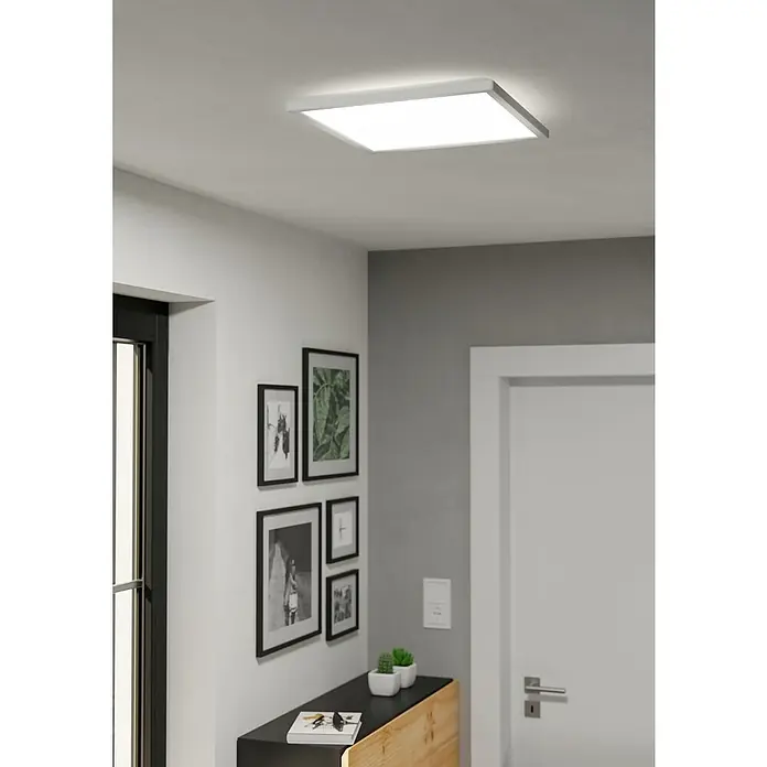 Eglo LED-Deckenleuchte Rovito-R - 17,6 W, L x B x H: 39 x 39 x 3 cm, Weiß, Tageslichtweiß - Moderne quadratische Deckenleuchte mit hellen LED-Panel für eine gleichmäßige Ausleuchtung in einem stilvollen Flur.