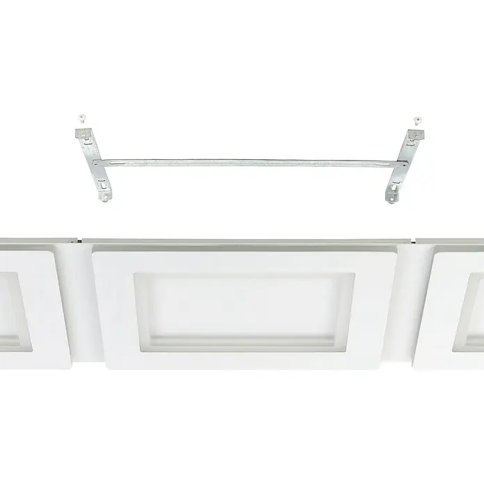 Eglo LED-Deckenleuchte Padrogiano - L x B x H: 1.200 x 300 x 50 mm, Kaltweiß, Kunststoff, Dimmbar - Deckenleuchte mit rechteckigen Lichtausschnitten und einer silbernen Aufhängung, die eine moderne und elegante Beleuchtungslösung bietet.