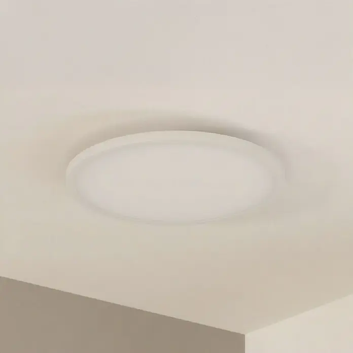 Eglo Connect LED-Deckenleuchte rund Sarsina-Z - 33,5 W, Ø x H: 45 x 5,2 cm, Weiß, Tageslichtweiß - Nahaufnahme einer runden Deckenleuchte, die ein dezentes und modernes Design für die Innenraumbeleuchtung zeigt.