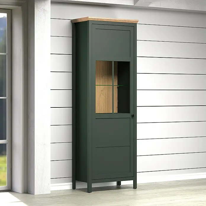 Trendteam Vitrine Stanton - B x T x H: 69 x 39 x 198 cm, Grün - Ein eleganter, dunkelgrüner Glasschrank mit einem warmen Holzdeckel, der Stil und Funktionalität vereint. Der Schrank bietet großzügigen Stauraum.