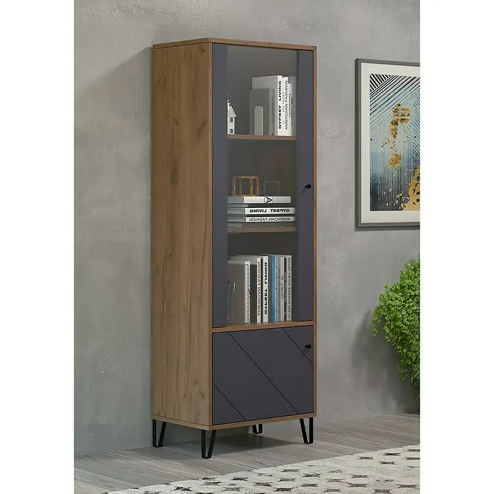 Trendteam Vitrine Montez - B x T x H: 63 x 40 x 172 cm, Grau - Dieses Bild zeigt einen hohen Bücherschrank in Holzoptik mit grauen Akzenten, einer Glastür und einem unteren Schrankfach.