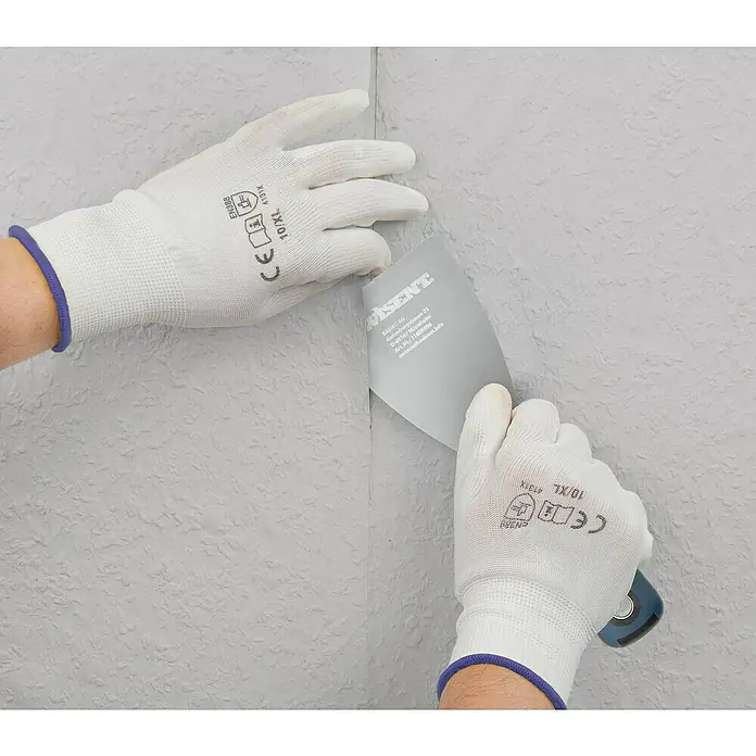 Wisent Malerspachtel mit Softgriff - Klingenbreite: 80 mm - Nahaufnahme von Wisent-Handschuhen, ideal für präzises Arbeiten und bietet Schutz bei der Handhabung von Werkzeugen.