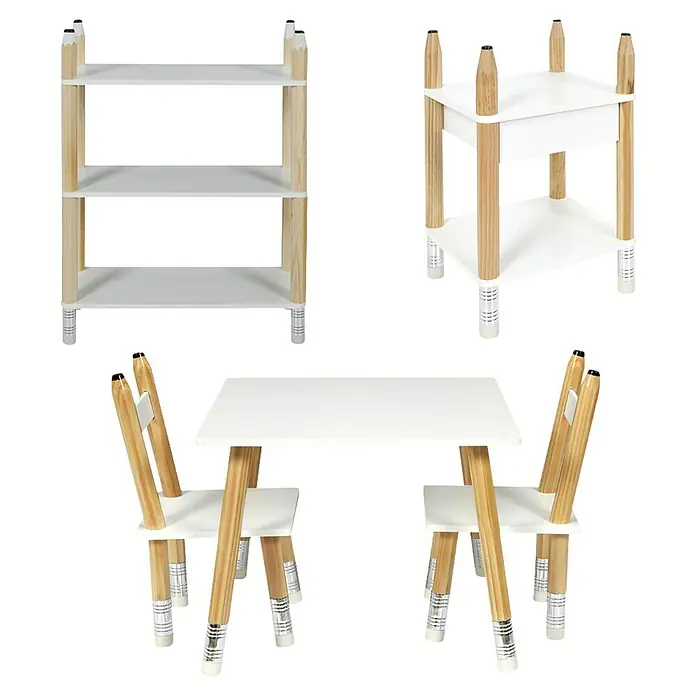 Home Deco Kids Conjunto de muebles Lápiz - 5 pzs., Blanco/Beige, Específico para: Niños de 3 a 5 años - Conjunto de muebles con temática de lápiz. Incluye estantes, una mesa y sillas, todos elaborados con madera y detalles blancos.