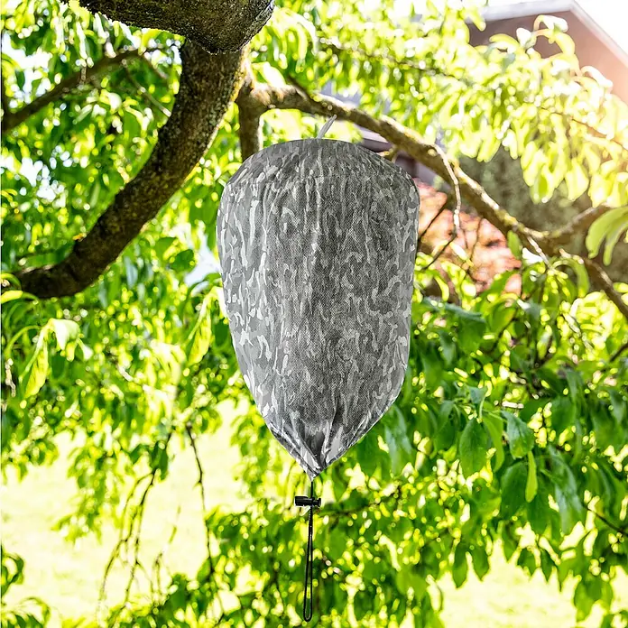 Windhager Wespennest Attrappe Wasp Away - 20 x 20 x 35 cm - Die hängende Wespenfalle im Garten. Die Tarnoptik sorgt für ein unauffälliges Design im Baum und schützt vor Wespenstichen beim Entspannen.