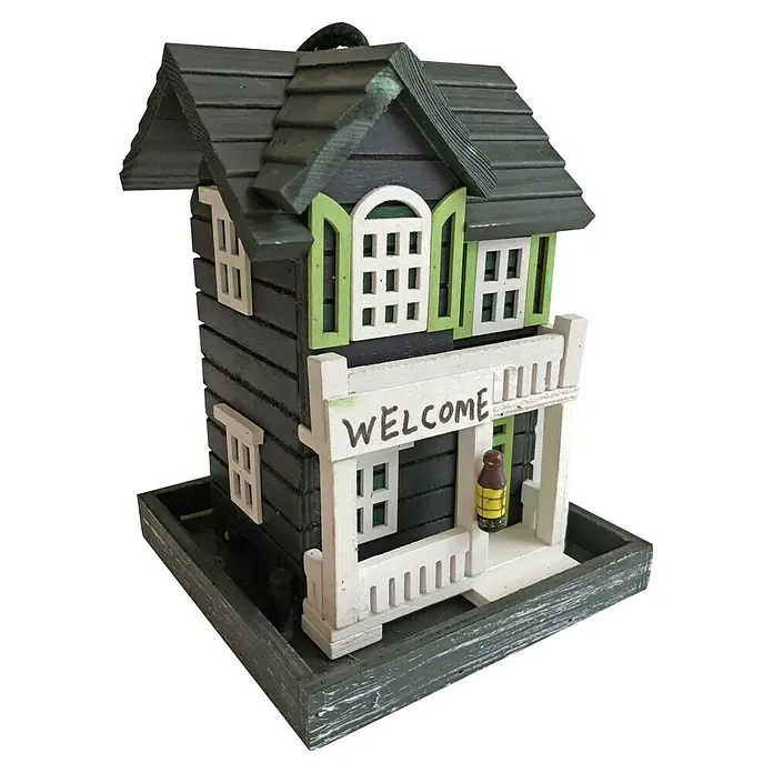 Windhager Vogelfutterhaus Bird Hotel - L x B x H: 18 x 18 x 23 cm, Mehrfarbig - Ein detailreiches Vogelhaus imitiert ein zweistöckiges Haus mit grünen Akzenten und einem einladenden "Welcome"-Schild.
