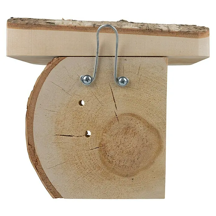 Erdnussbutterglas-Halter - Breite: 16 cm, Holz, Natur - Nahaufnahme eines hölzernen Insektenhotels mit Aufhängung, ideal für den Garten.