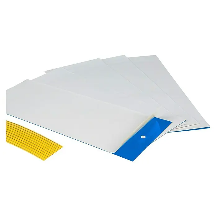 Windhager Klebefalle mit Aufhänger - Blau, 10 Stk. - Eine Nahaufnahme von Whiteboard-Folien mit Zubehör, darunter farbige Stifte und eine blaue Hülle, ideal für Präsentationen.