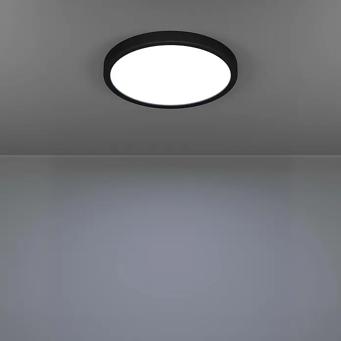 Eglo connect.z LED-Panel rund Fueva 6-Z - Ø x H: 28 x 2,5 cm, Farbe Gehäuse: Schwarz, Lichtfarbe: RGBW - Nahaufnahme einer modernen schwarzen Deckenleuchte mit hellem, weißem Licht, die den Raum erhellt.