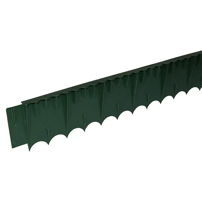 Windhager Rasenkante Green Border - Grün, L x B: 100 x 12,5 cm, Kunststoff - Nahaufnahme einer grünen Rasenkante aus Kunststoff mit gezacktem Rand, ideal zur Abgrenzung von Beeten und Rasenflächen.