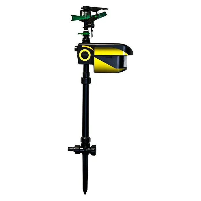 Windhager Tiervertreiber Water Guard Solar - Wirkungsbereich: 90 m² - Nahaufnahme eines Rasensprengers mit grünem Sprühkopf und gelb-schwarzem Timer.