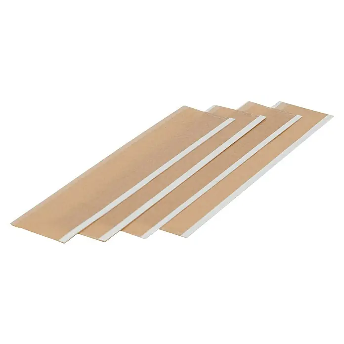 Windhager Fliegenfalle Fenster - 4 Stk. - Nahaufnahme von vier Sätzen Skin Closure Strips, medizinische Klebestreifen zur Wundversorgung.