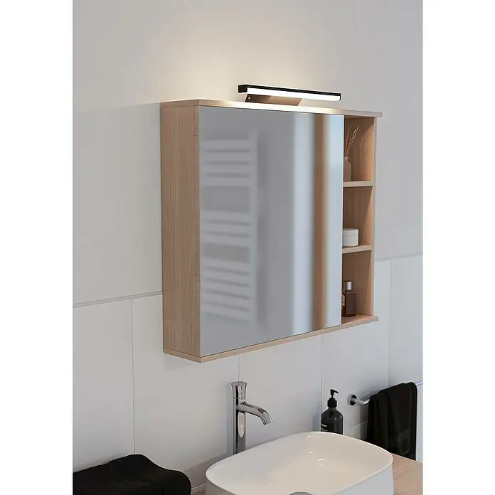 Eglo connect.z LED-Spiegelleuchte Regello-Z - 12 W, L x B x H: 60 x 13 x 4 cm, Schwarz, RGBW - Elegantes Badezimmer-Interieur mit einem hellen Holzschrank mit Spiegel und integrierter Beleuchtung über einem modernen Waschbecken.