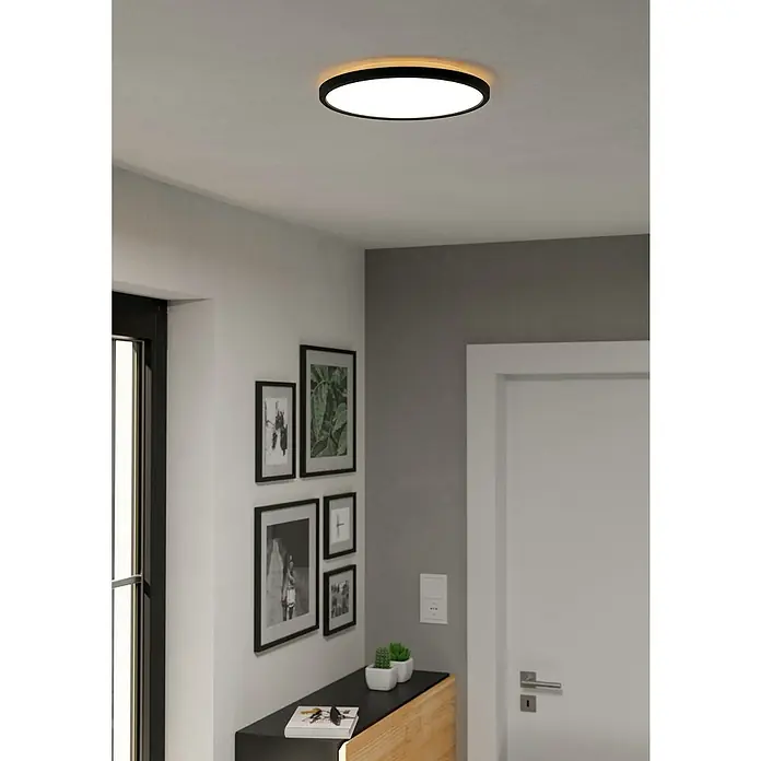 Eglo connect.z LED-Panel rund Rovito-Z - 16 W, Ø x H: 30 x 3 cm, Schwarz, RGBW - Eine moderne Deckenleuchte mit schwarzem Rand und Holzakzent für eine stilvolle Beleuchtung in jedem Raum.