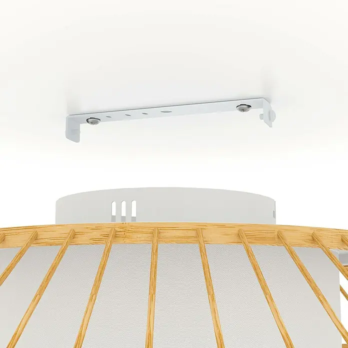 Eglo LED-Deckenleuchte rund Yuku-Z - 22 W, Ø x H: 46 x 16 cm, Bambus, Neutralweiß - Deckenbefestigung für eine Lampe mit Holzdetails. Die weiße Halterung ist sicher an der Decke montiert und hält die Leuchte.