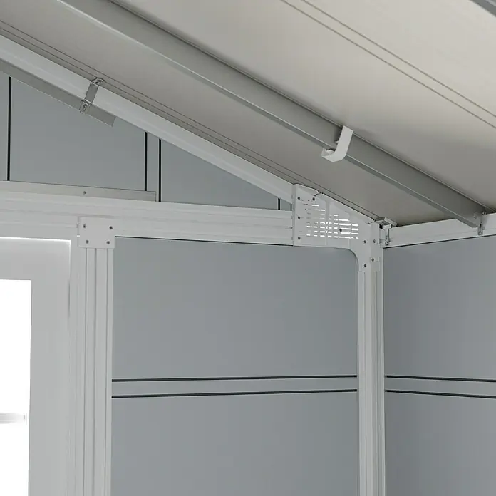Grosfillex Gerätehaus Deco H4,9 - Außenmaß inkl. Dachüberstand (B x T): 295 x 261 cm, Kunststoff, Lichtgrau, 4,9 m² - Nahaufnahme einer modernen weißen Gartenlaube, die die Konstruktionsdetails und die Verbindungspunkte hervorhebt.