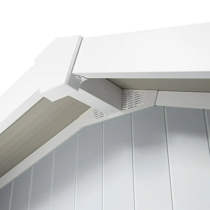 Grosfillex Gerätehaus Deco H4,9 - Außenmaß inkl. Dachüberstand (B x T): 295 x 261 cm, Kunststoff, Lichtgrau, 4,9 m² - Detailaufnahme eines modernen, weißen Gerätehauses, das die sauberen Linien und die Belüftungsdetails hervorhebt.