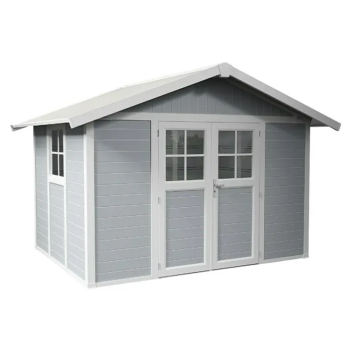 Grosfillex Gerätehaus Deco H7,5 - Außenmaß inkl. Dachüberstand (B x T): 370 x 298 cm, Kunststoff, Lichtgrau, 7,5 m² - Ein graues Gartenhaus mit weißen Akzenten, einschließlich Fenster und Doppeltür, präsentiert eine robuste und stilvolle Aufbewahrungslösung.