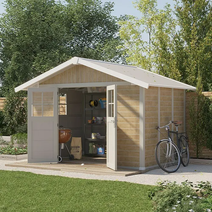 Grosfillex Caseta para jardín Deco - Medidas ext. (An x Pr): 370 x 298 cm, Plástico, Beige/Blanco, 7,5 m² - Imagen de una gran caseta de jardín de madera con puertas abiertas, que contiene una parrilla, carbón y estantes con artículos de jardinería.