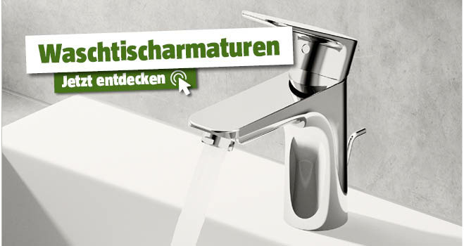 Silberne Waschtischarmatur, Wasser läuft