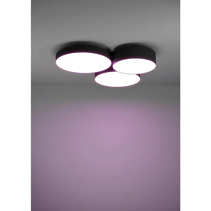 Eglo Connect LED-Deckenleuchte Barbano-Z - L x B x H: 60,5 x 56,5 x 9 cm, Schwarz, RGBW - Eine moderne Deckenleuchte mit drei runden Leuchtkörpern in Schwarz, die ein helles, gleichmäßiges Licht abstrahlen. Ideal für stilvolle Wohnräume.