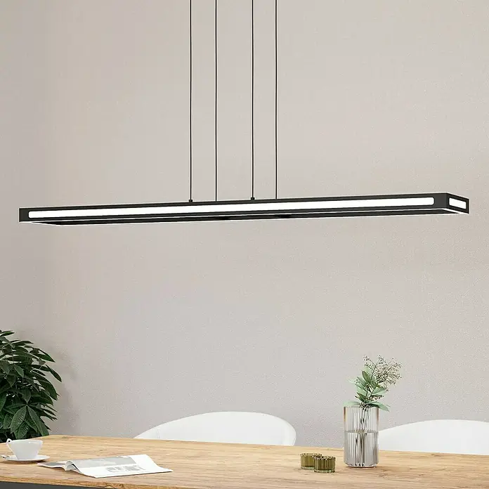 Eglo LED-Pendelleuchte Salvilanas-Z - L x B x H: 1.160 x 200 x 1.100 mm, 33 W, Dimmbar - Moderne, längliche Hängeleuchte in Schwarz mit integrierten LED-Leuchtstreifen, die eine elegante Beleuchtung über einem Tisch bietet.