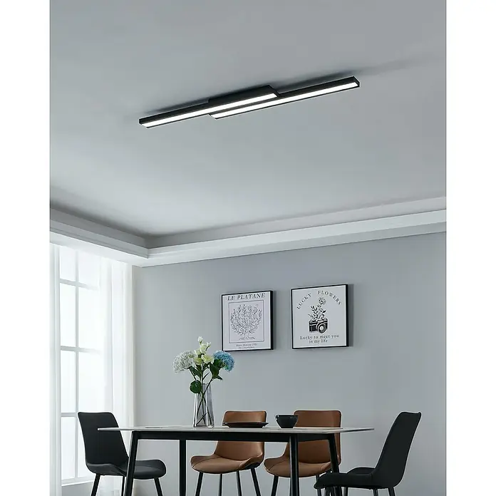 Eglo LED-Deckenleuchte Saliteras-Z - 10,2 W, L x B x H: 116 x 16 x 5 cm, Schwarz, Neutralweiß - Moderne Deckenleuchte in Schwarz und Weiß über einem Esstisch, die dem Raum ein elegantes Ambiente verleiht.