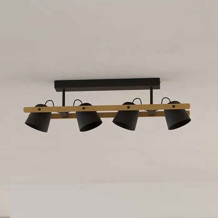 Eglo Connect LED-Deckenleuchte Hornwood-Z - L x B x H: 78 x 14 x 16 cm, Schwarz, Braun, RGBW - Eine Deckenleuchte mit vier schwarzen Lampenschirmen, die an einer Holzstange befestigt sind und von einer schwarzen Halterung gehalten werden.