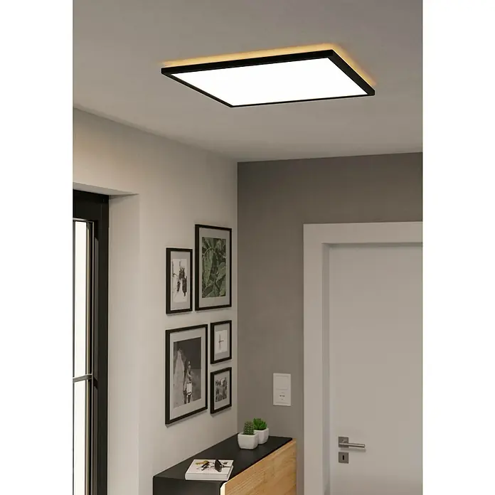 Eglo LED-Deckenleuchte Rovito - 17 W, L x B x H: 50 x 50 x 3,2 cm, Schwarz, Tageslichtweiß - Eine moderne, quadratische LED-Deckenleuchte mit schwarzem Rahmen und warmweißer Beleuchtung für ein helles und stilvolles Ambiente im Raum.