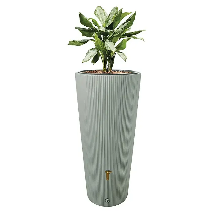 4rain Regenspeicher Vaso Decor 2in1 - 220 l, Agave - Ein schlanker, gerippter, grauer Pflanzkübel mit einer grünen Pflanze darauf. Der Kübel hat einen goldenen Wasserhahn.