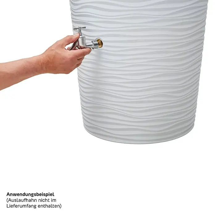 Garantia Modern Line Regenspeicher Natura 2 in 1 - 210 l, Arctic, 1 Stk. - Anwendungsbeispiel für eine Regentonne mit Wasserhahn. Der Wasserhahn ist nicht im Lieferumfang enthalten.