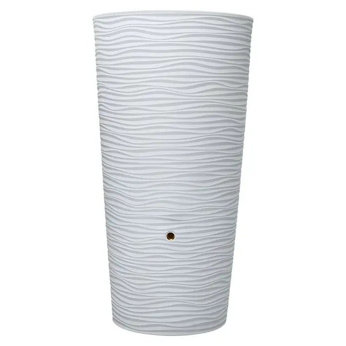 Garantia Modern Line Regenspeicher Natura 2 in 1 - 210 l, Arctic, 1 Stk. - Nahaufnahme einer stilvollen, vertikalen Wassersäule mit einem einzigartigen, gewellten Muster und einem kleinen goldenen Auslassventil.