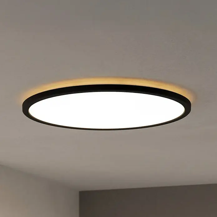 Eglo LED-Deckenleuchte Rovito - 18,5 W, Ø x H: 50 x 3 cm, Schwarz, Warmweiß - Nahaufnahme einer runden LED-Deckenleuchte mit schwarzem Rand, die ein helles, gleichmäßiges Licht abgibt.