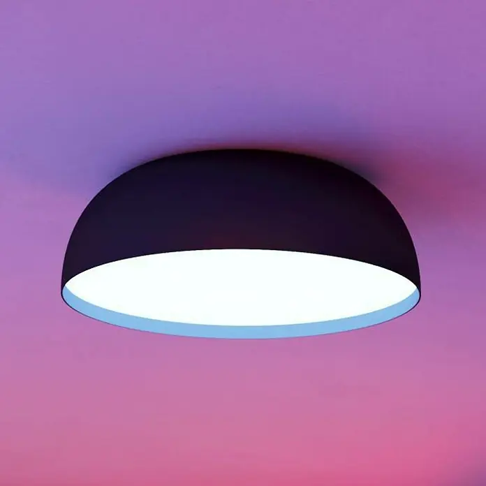 Eglo Connect LED-Deckenleuchte rund Tollos-Z - Ø x H: 40 x 13 cm, Schwarz, Weiß, RGBW - Nahaufnahme einer modernen Deckenleuchte mit einem halbkugelförmigen Design, das warmes Licht ausstrahlt und eine stilvolle Atmosphäre schafft.