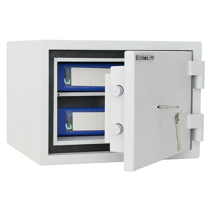 Rottner Feuerschutztresor Fire Safe - 45 x 44,5 x 31,5 cm, Doppelbart-Hochsicherheitsschloss - Ein weißer Rottner Tresor mit offener Tür und zwei Schlüsseln, der mit blauen Ordnern gefüllt ist.