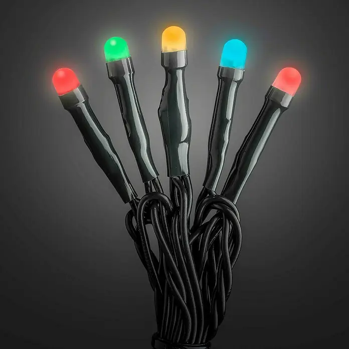 Konstsmide LED-Lichterkette Gefrostet - Außen, Lichtfarbe: RGB, Anzahl Leuchtmittel: 200 Stk., Netzbetrieben, Länge: 41,84 m - Lichterkette mit fünf mehrfarbigen LEDs (rot, grün, gelb, blau) auf einem schwarzen Kabel vor dunklem Hintergrund.