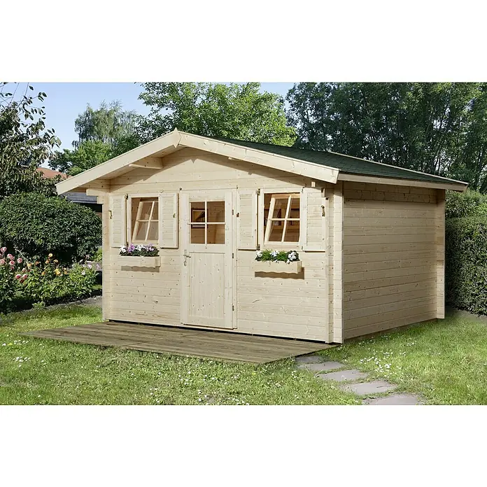 Weka Gartenhaus Weekendhaus 138 - Außenmaß inkl. Dachüberstand (B x T): 450 x 450 cm, Holz, Natur, 14,44 m² - Ein helles Holzgartenhaus mit Satteldach, zwei Fenstern mit Fensterläden und einem kleinen Blumenkasten unter jedem Fenster.