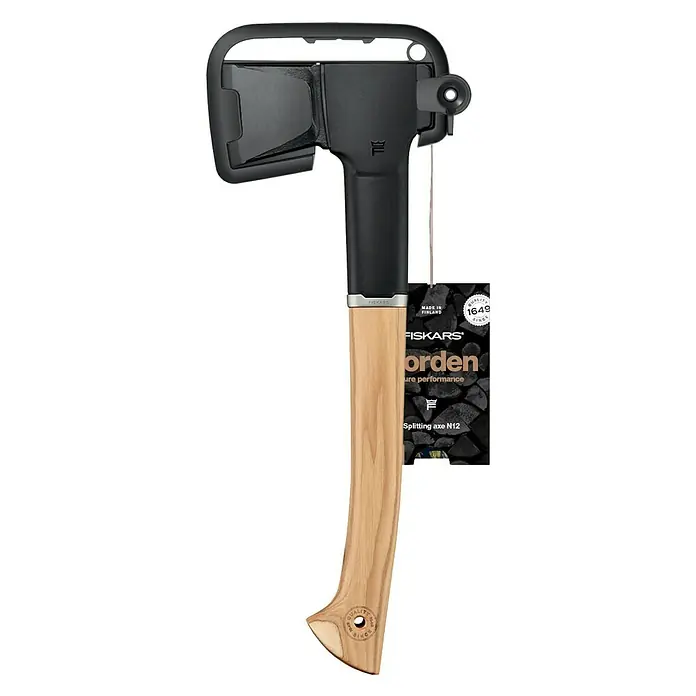 Fiskars Norden Spaltaxt N12 - Länge: 52,6 cm - Eine Fiskars Norden N12 Spaltaxt mit schwarzem Axtkopf und hellem Holzgriff, ideal für präzises Spalten.