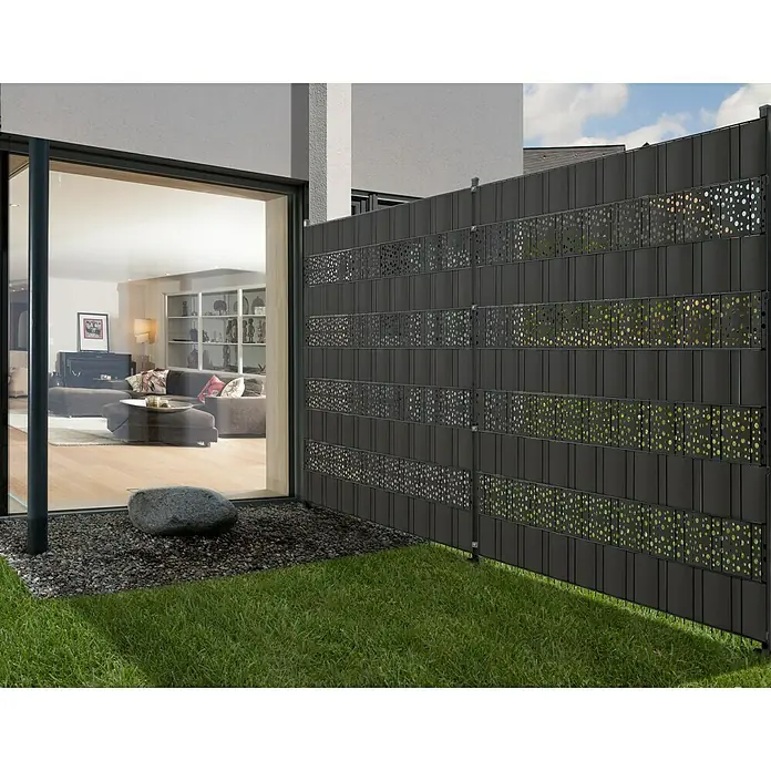 Floraworld Sichtschutzstreifen - 201 x 19 cm, Anthrazit, Dekor Kreis - Ein stilvoller, anthrazitfarbener Sichtschutzzaun mit einem dekorativen Punktmuster, der Privatsphäre bietet und gleichzeitig das moderne Design des Gartens betont.
