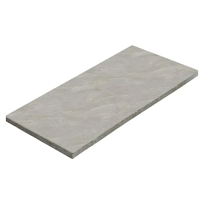 Diephaus Terrassenplatte Columbia - 80 x 40 x 4 cm, Core Quarz, Beton - Nahaufnahme einer hellgrauen Keramikfliese mit Marmoreffekt, die für moderne Boden- und Wandgestaltung geeignet ist.